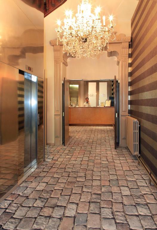 Hotel Grand De La Basilique 3*